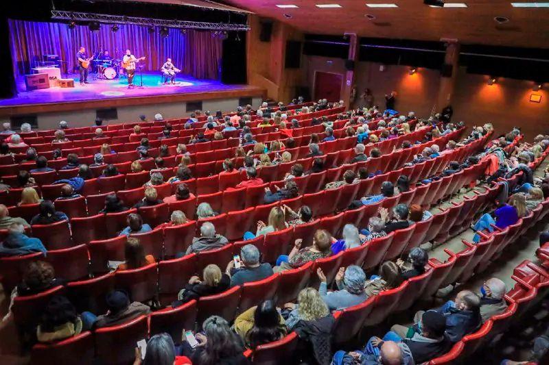 Público en la sala de espectáculos de la Casa de la Cultura