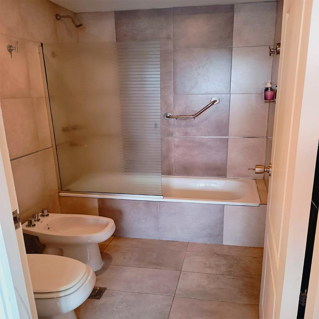 Baño con bañera y bidet